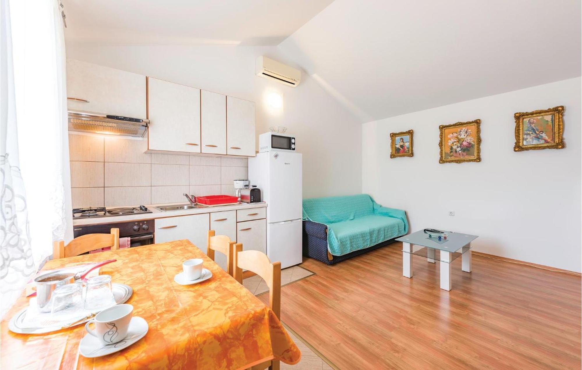 Awesome Home In Zminj With Wifi 외부 사진