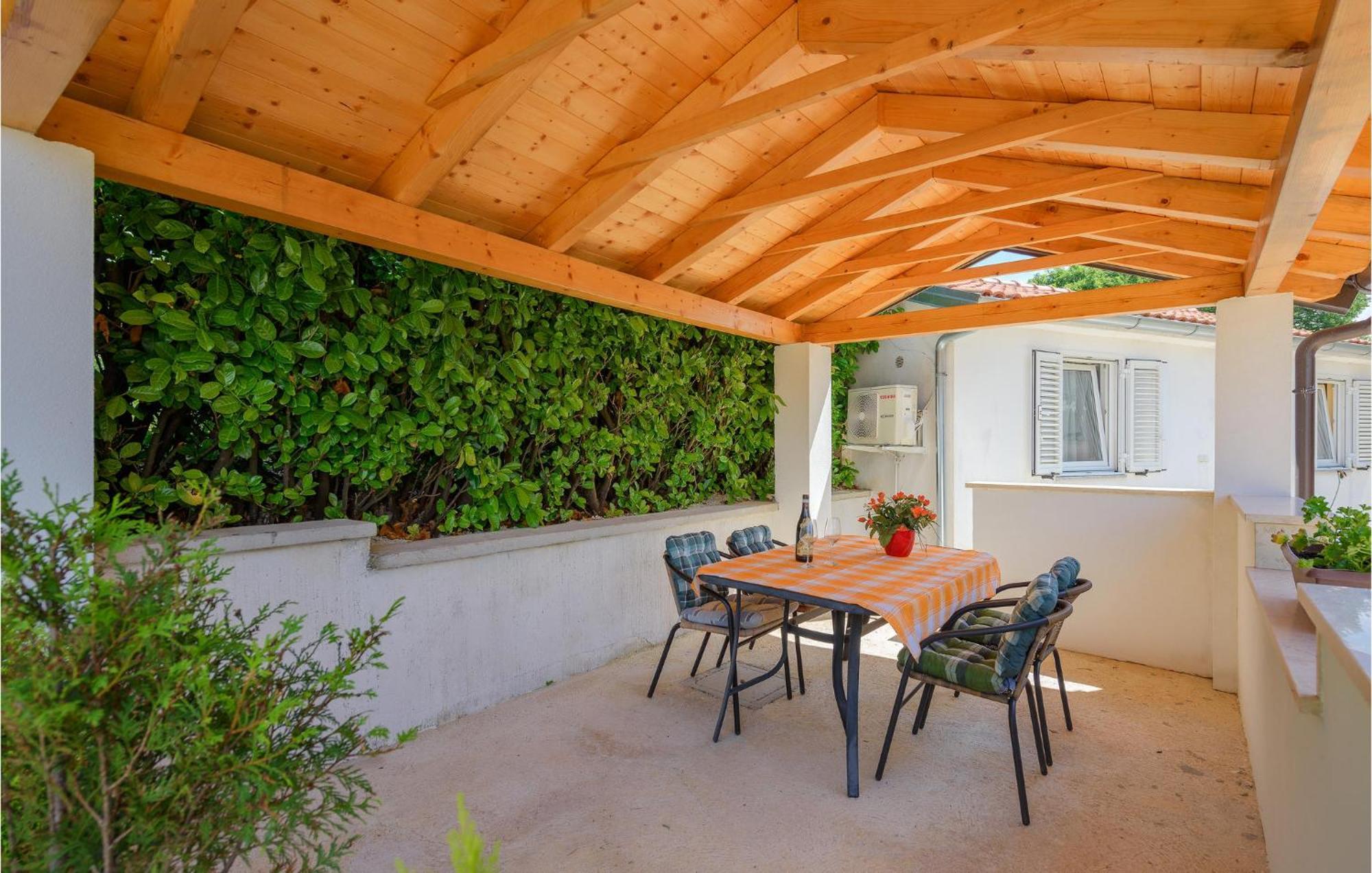 Awesome Home In Zminj With Wifi 외부 사진