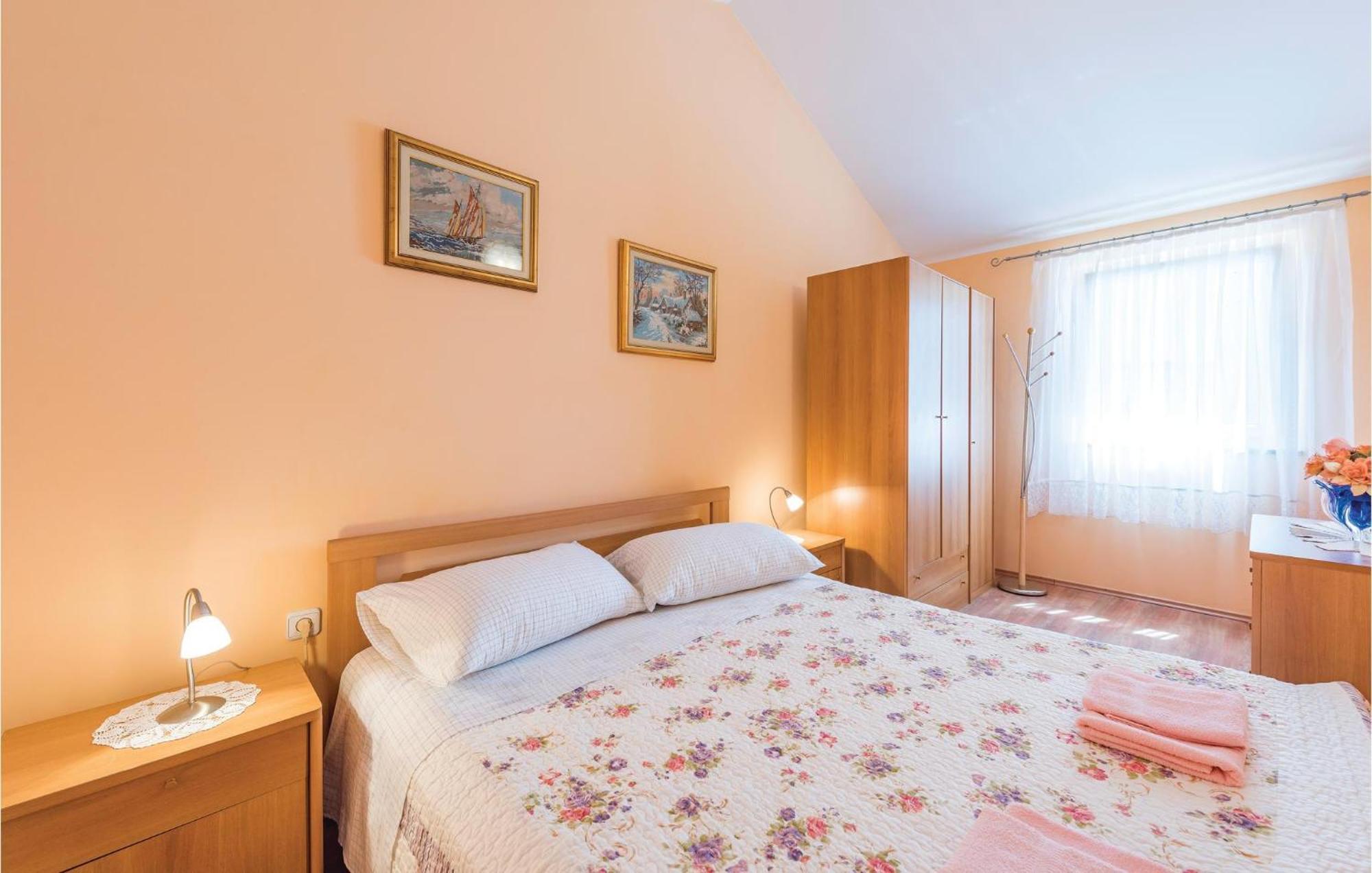 Awesome Home In Zminj With Wifi 외부 사진