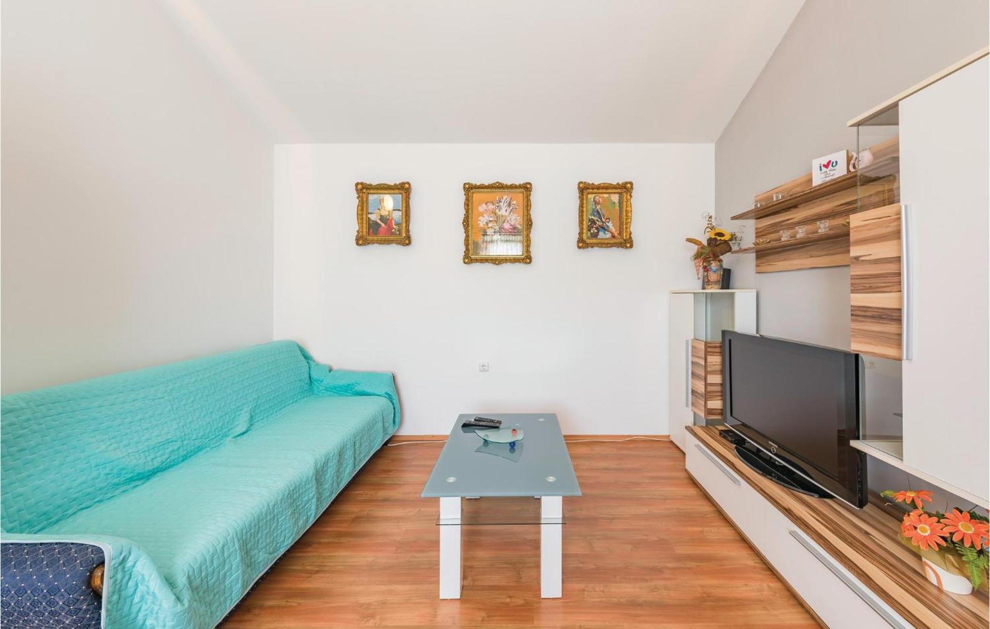 Awesome Home In Zminj With Wifi 외부 사진