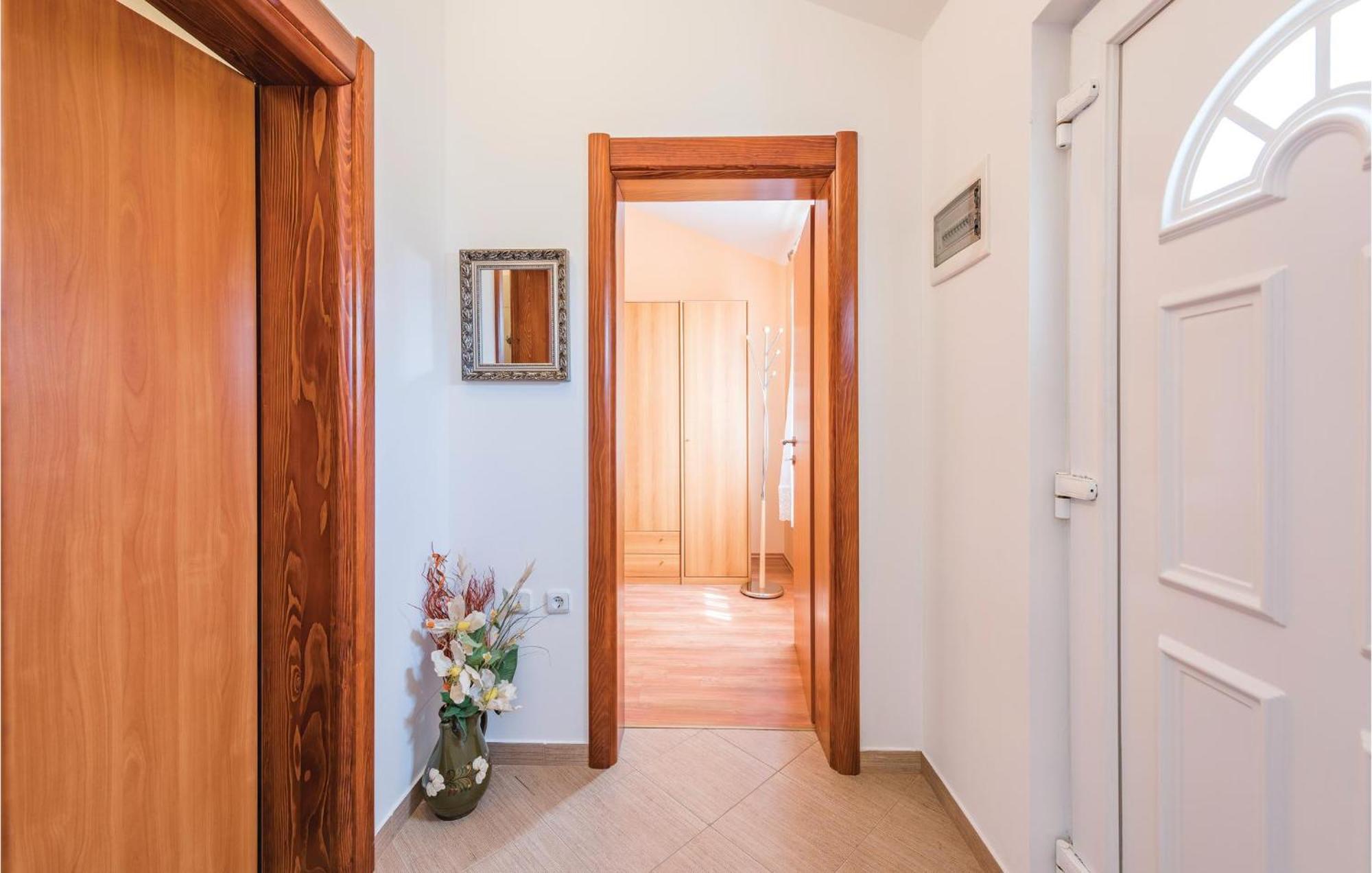 Awesome Home In Zminj With Wifi 외부 사진