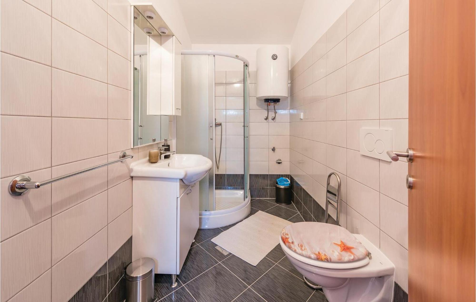 Awesome Home In Zminj With Wifi 외부 사진
