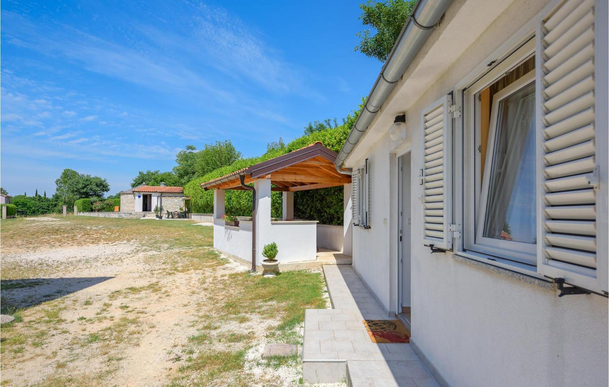Awesome Home In Zminj With Wifi 외부 사진