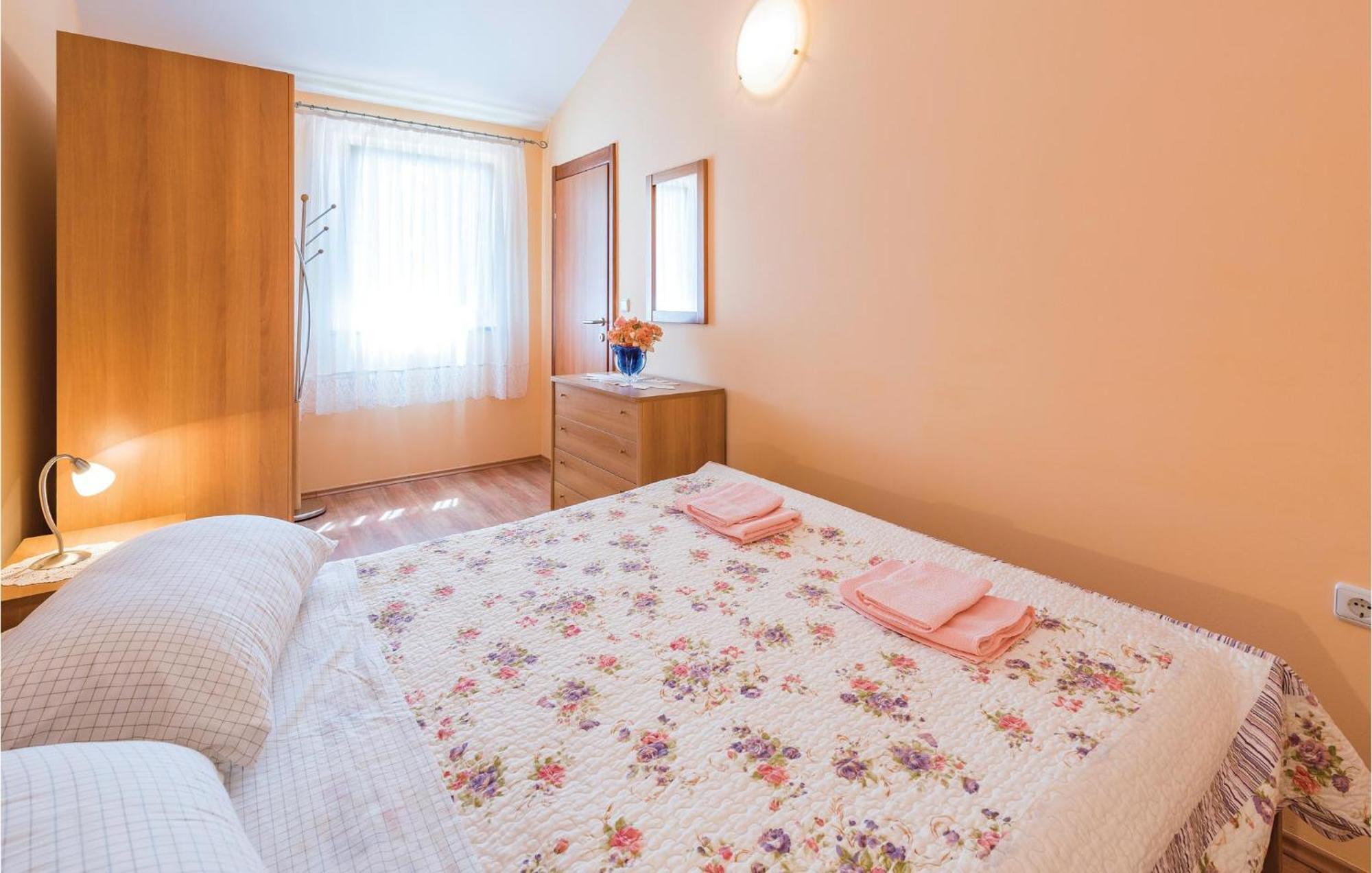 Awesome Home In Zminj With Wifi 외부 사진