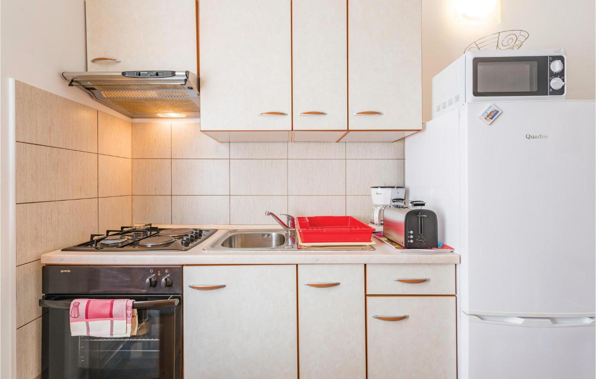 Awesome Home In Zminj With Wifi 외부 사진